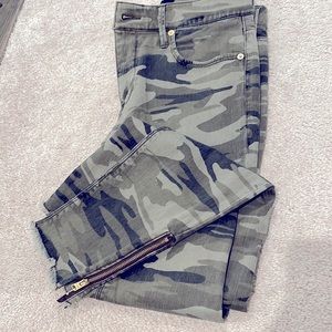 Express camp jeans with side zip on legs